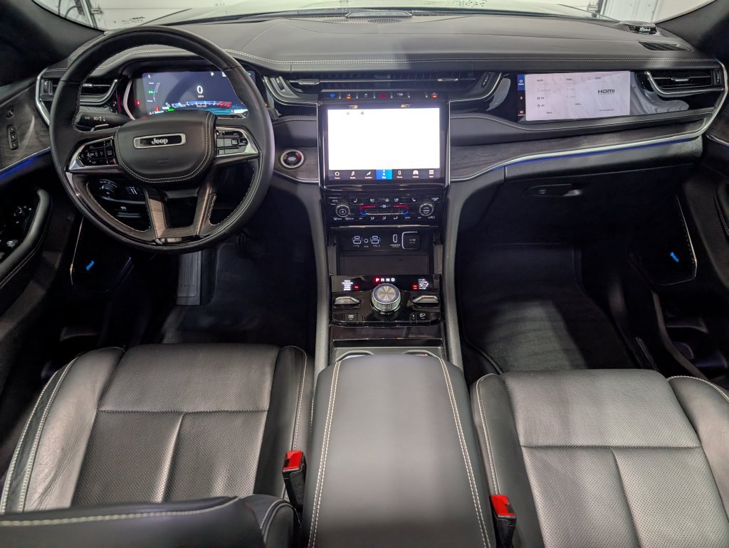 Used 2023 Jeep Grand Cherokee Overland w/ Advanced Protech Group III AWD/4WD image 12