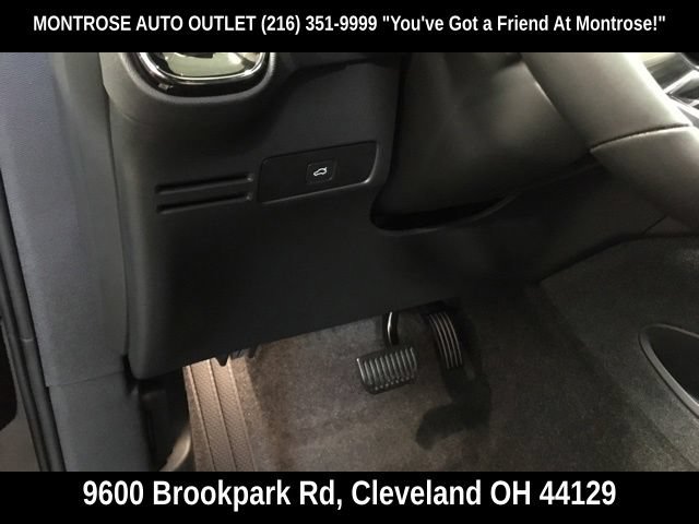 New 2024 Volvo XC40 Recharge Plus w/ Protection Package Premier RWD image 16