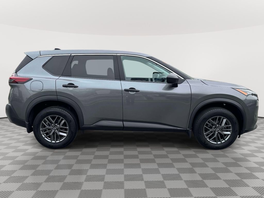Used 2023 Nissan Rogue S AWD/4WD image 9
