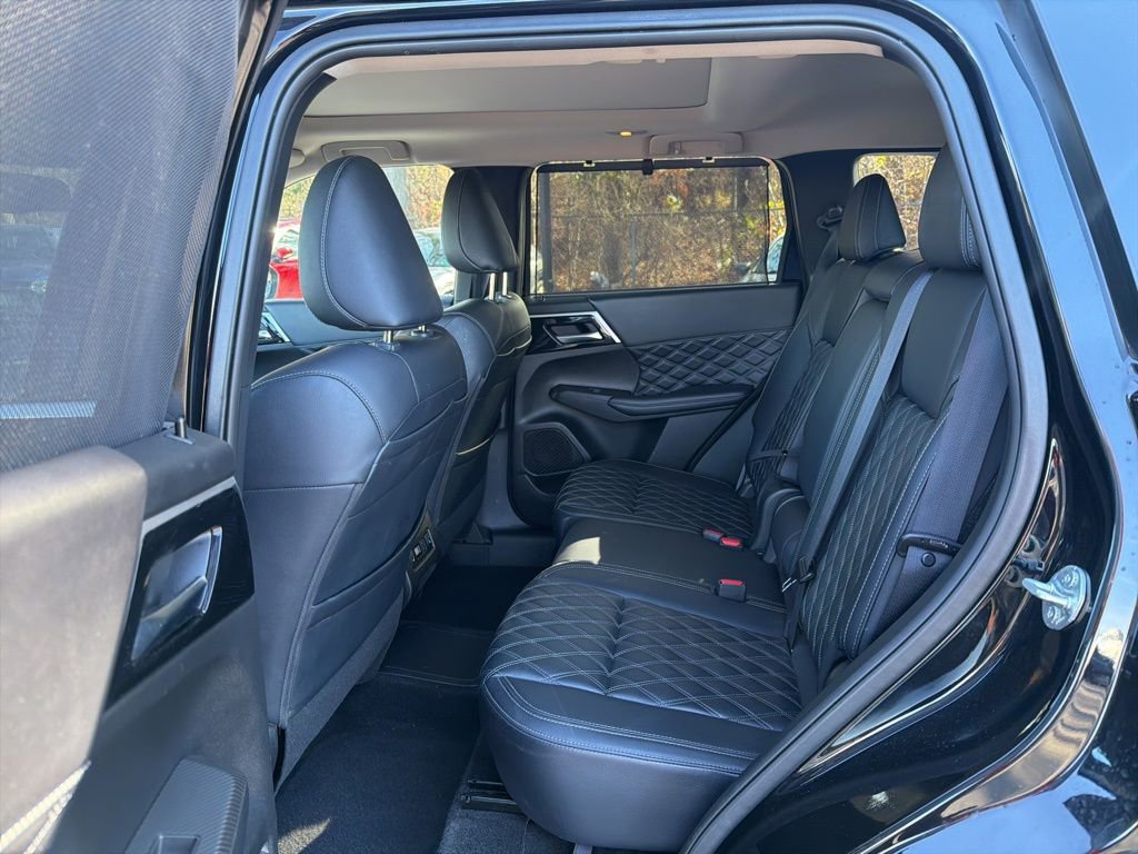 Used 2024 Mitsubishi Outlander 4WD Plug-In Hybrid image 24