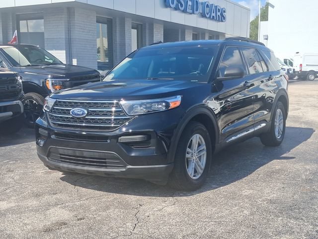 Used 2024 Ford Explorer XLT RWD image 2