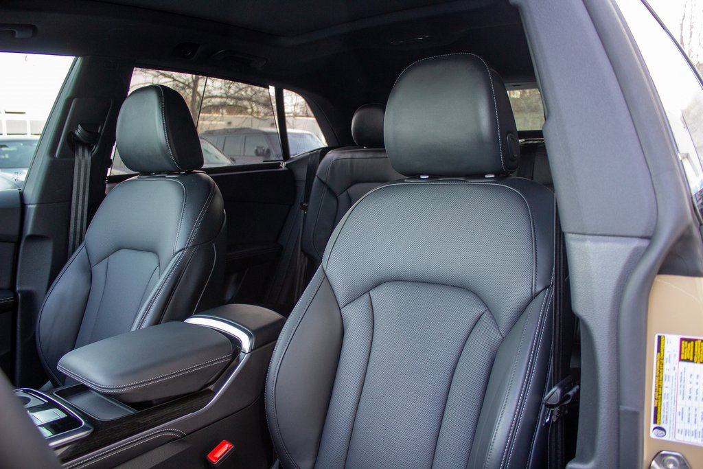 Used 2025 Audi Q8 Prestige image 12