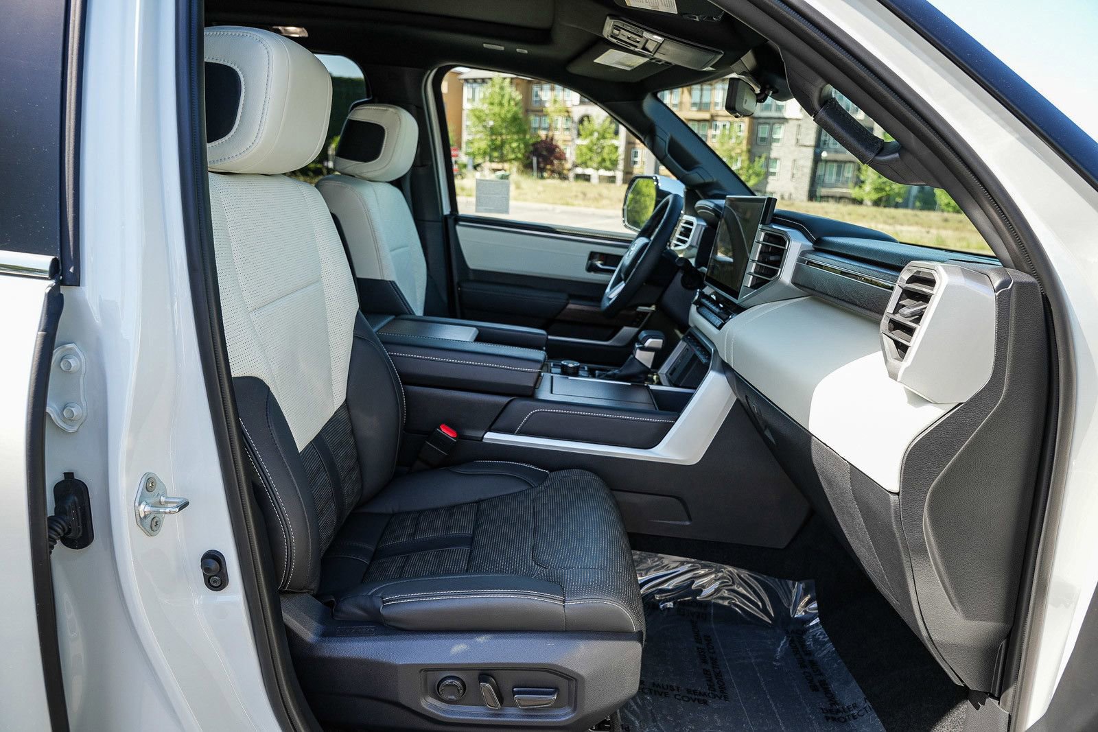 Used 2025 Toyota Sequoia Capstone AWD/4WD image 16