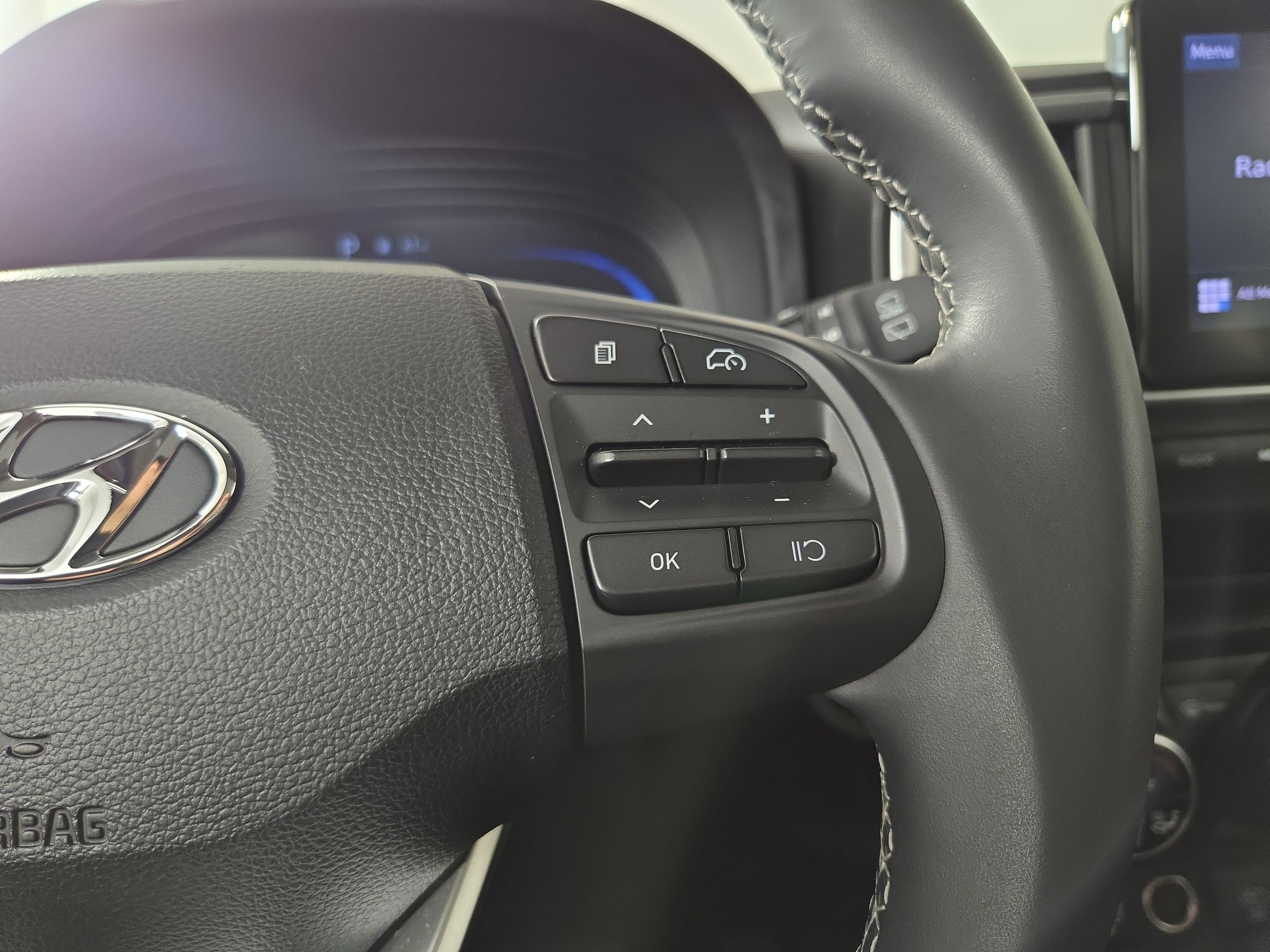 Used 2024 Hyundai Venue SEL FWD image 16