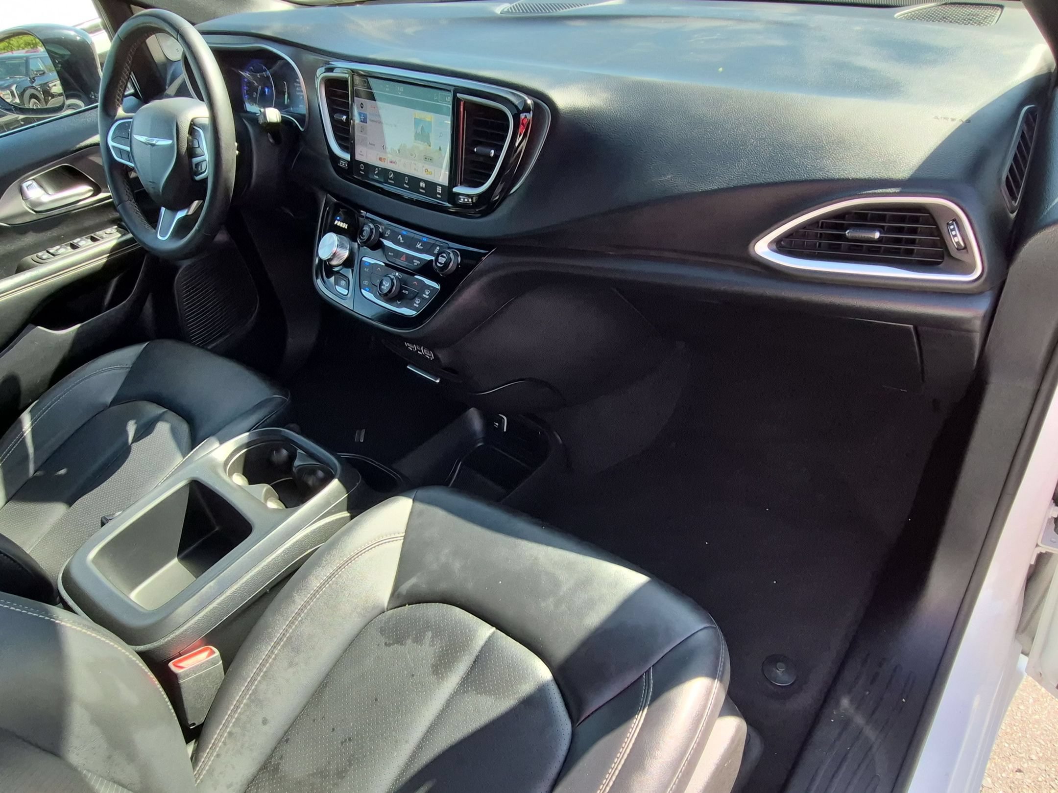 Used 2025 Chrysler Pacifica Select FWD image 36