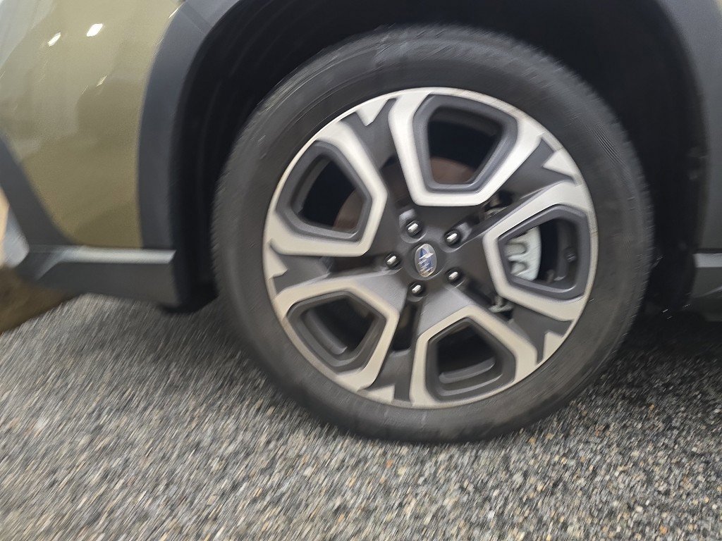 Used 2023 Subaru Ascent Limited w/ Technology Package image 6