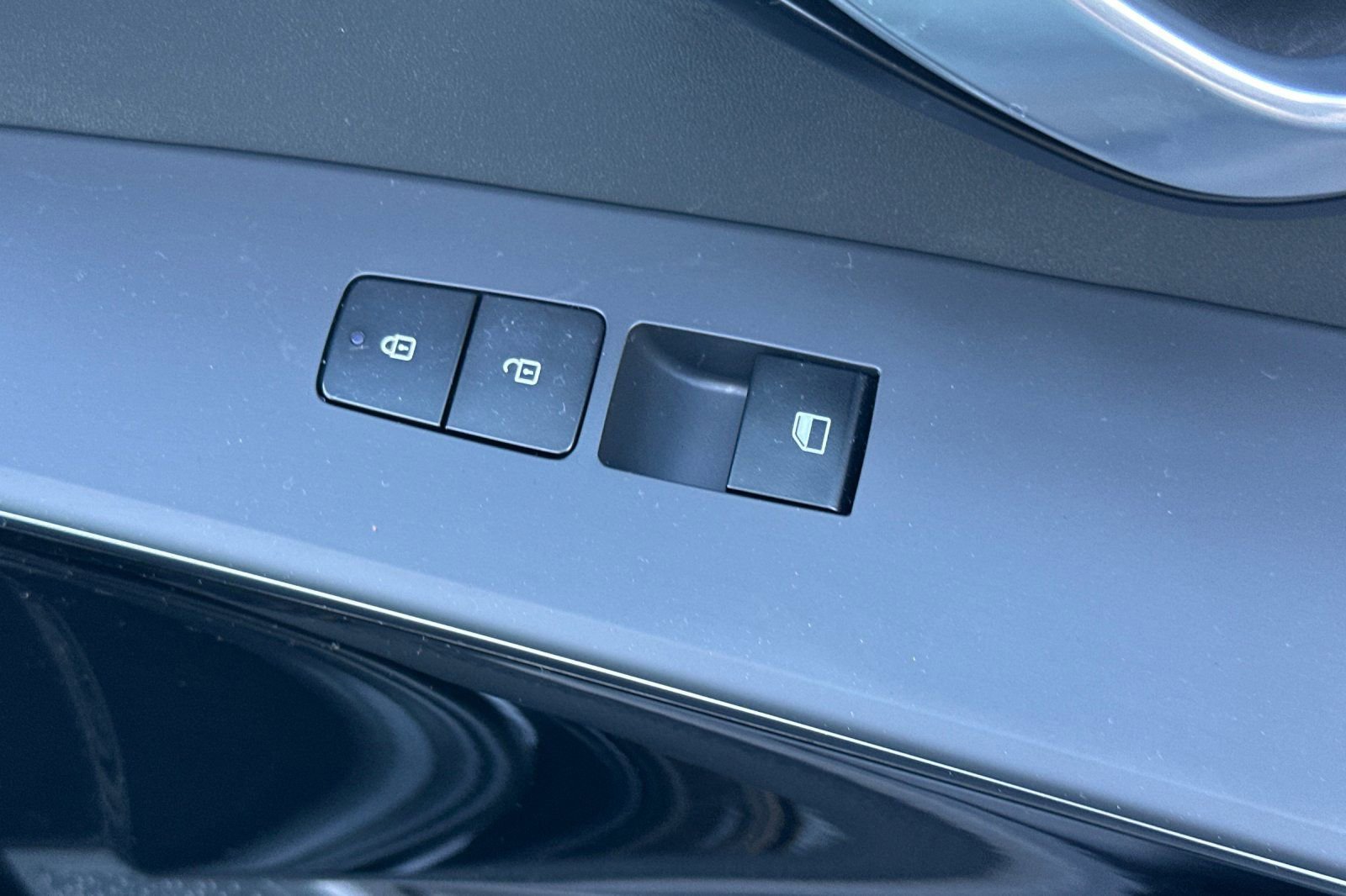 Certified 2025 Kia Niro EX w/ EX Cold Weather Package image 23