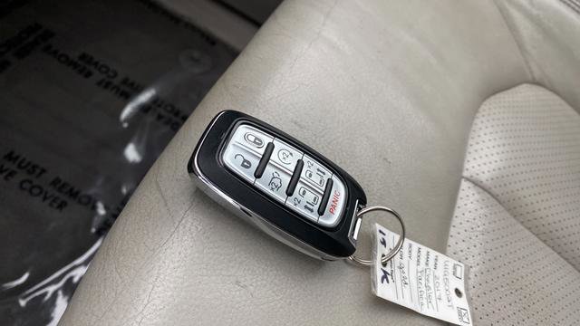 Used 2017 Chrysler Pacifica Touring-L Plus w/ Advanced Safetytec Group FWD image 21