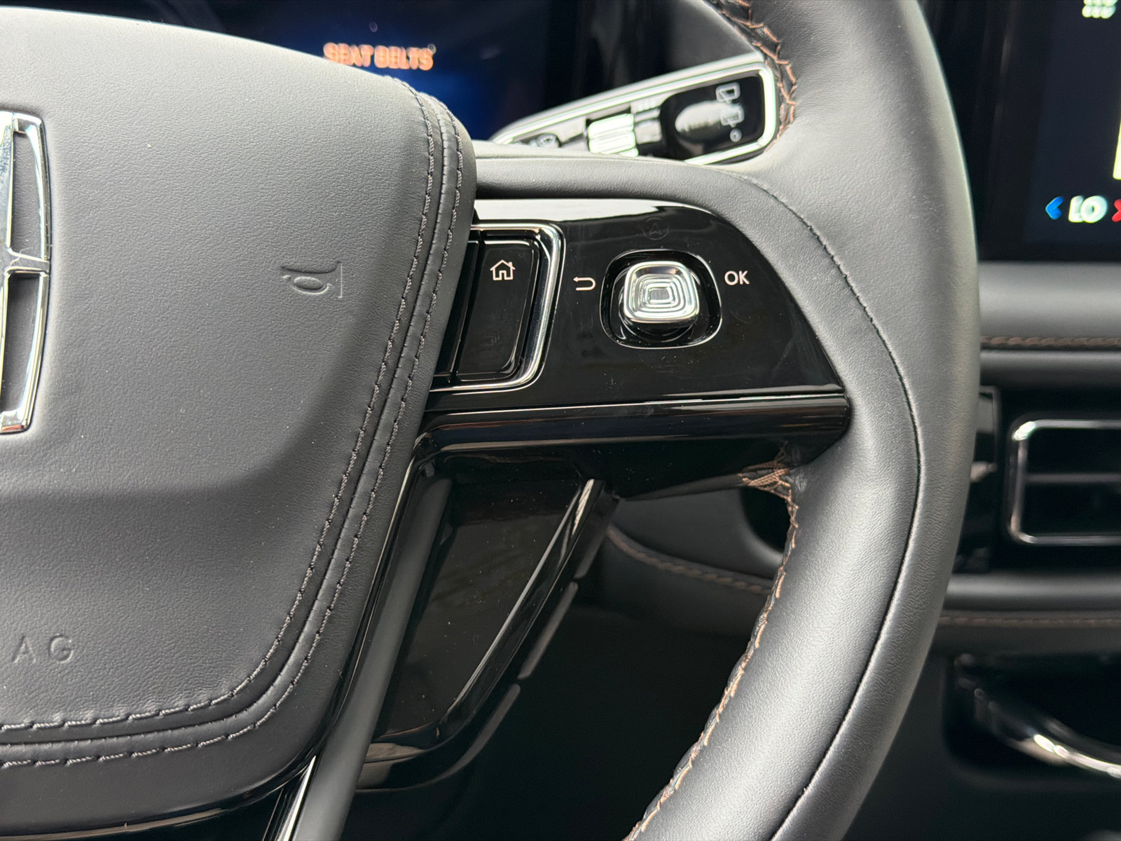 New 2027 Lincoln Aviator AWD w/ Jet Appearance Package image 24