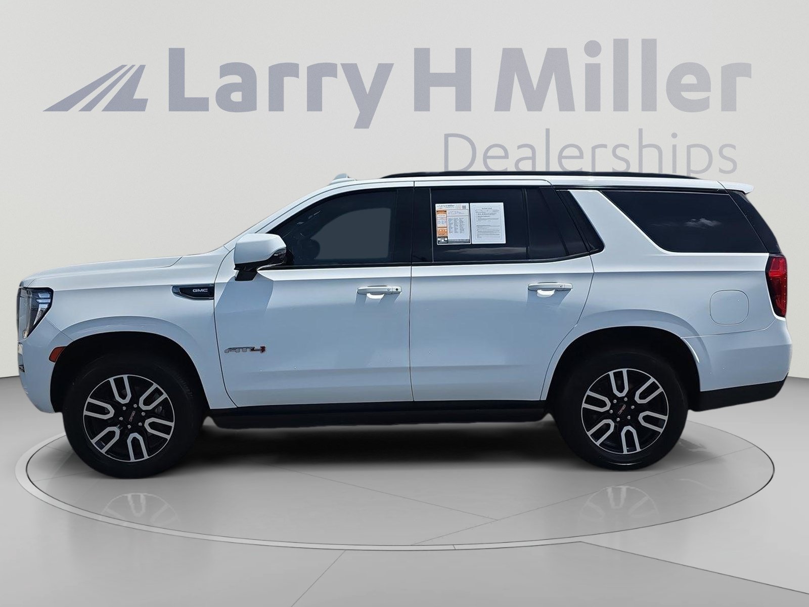Certified 2021 GMC Yukon AT4 w/ AT4 Premium Plus Package AWD/4WD image 5