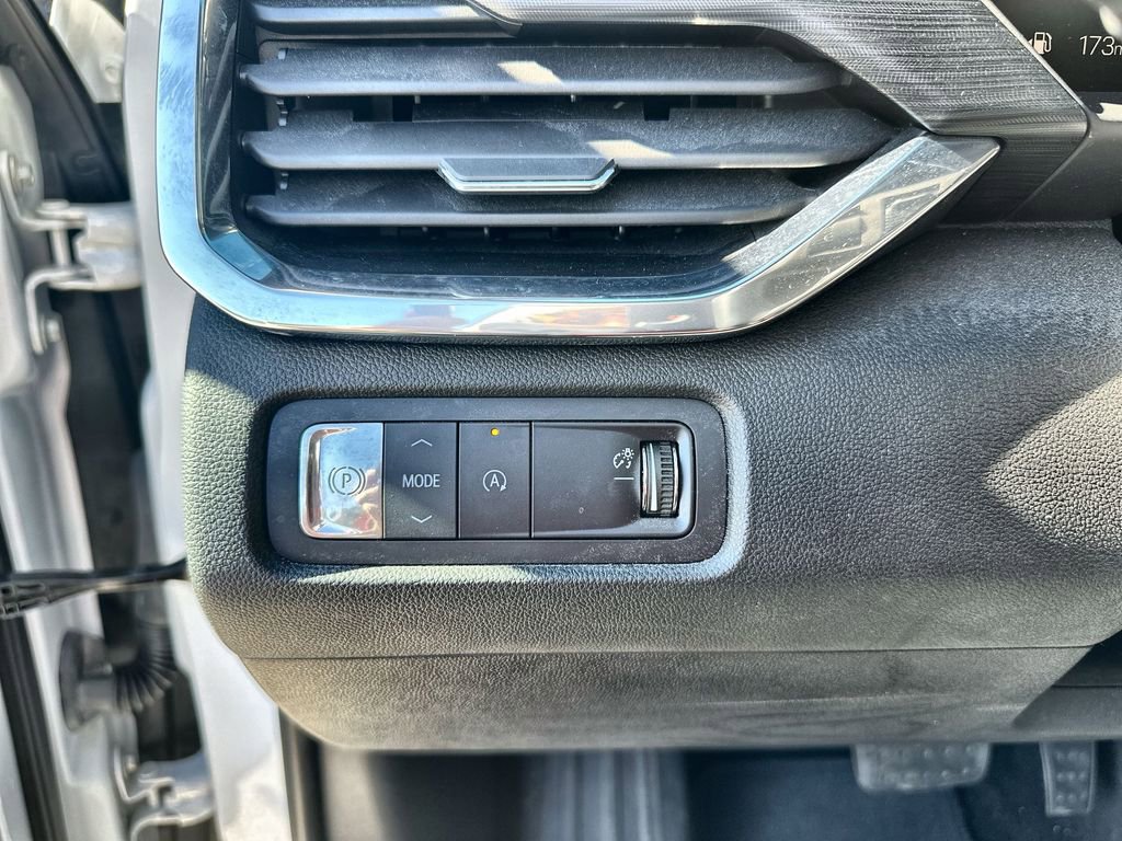 Used 2025 GMC Acadia Elevation image 18