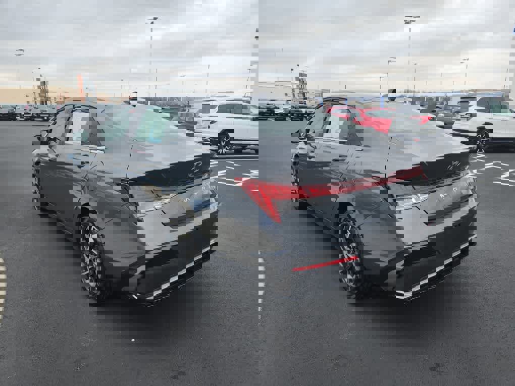 Used 2024 Hyundai Elantra SEL w/ Convenience Package image 4