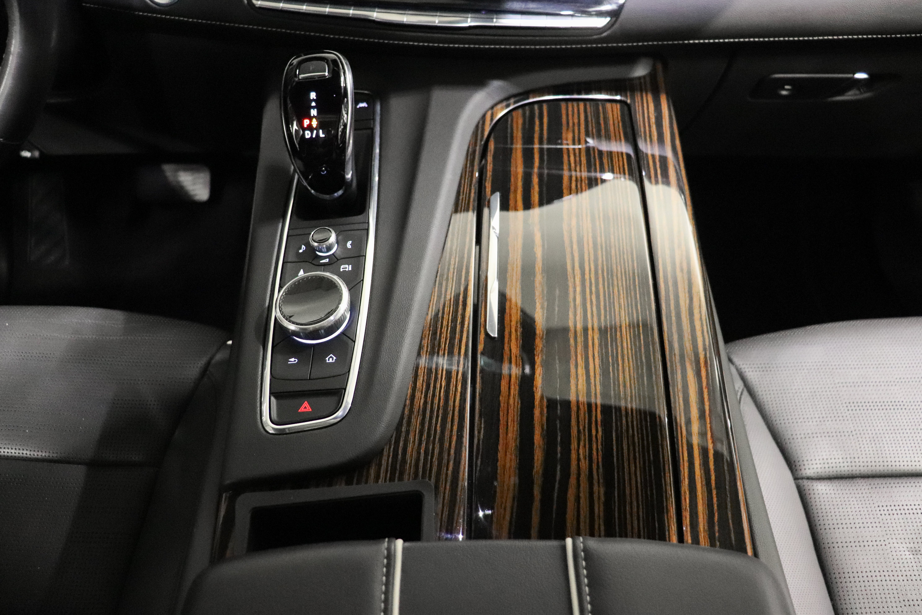 Used 2023 Cadillac Escalade Premium Luxury AWD/4WD image 29