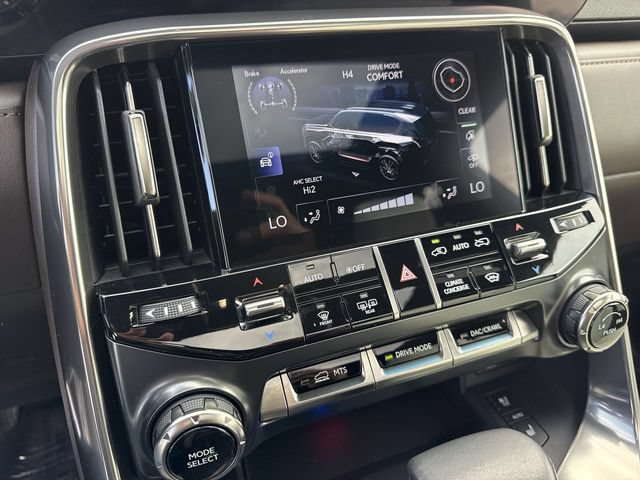Used 2024 Lexus LX 600 4WD w/ Luxury Package image 19
