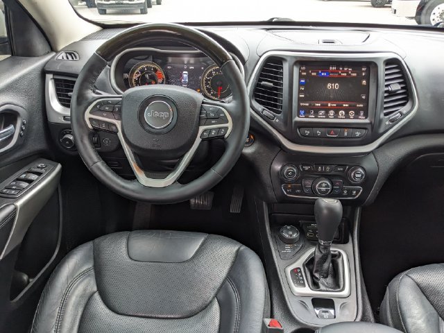 Used 2017 Jeep Cherokee Overland w/ Technology Group AWD/4WD image 15