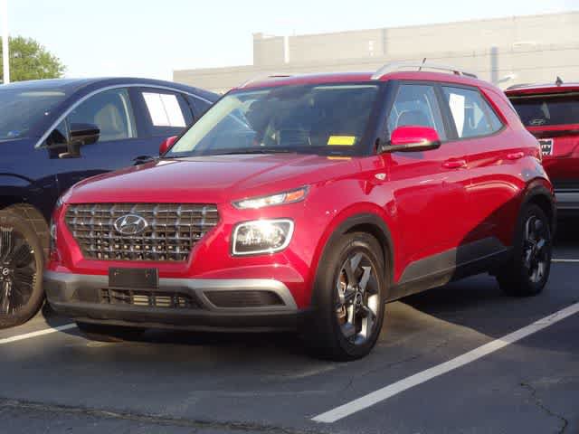 Used 2023 Hyundai Venue Limited w/ Cargo Package