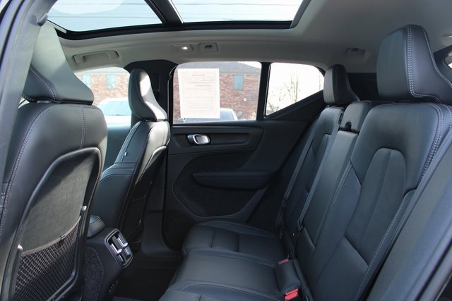 Used 2025 Volvo XC40 B5 Plus image 33