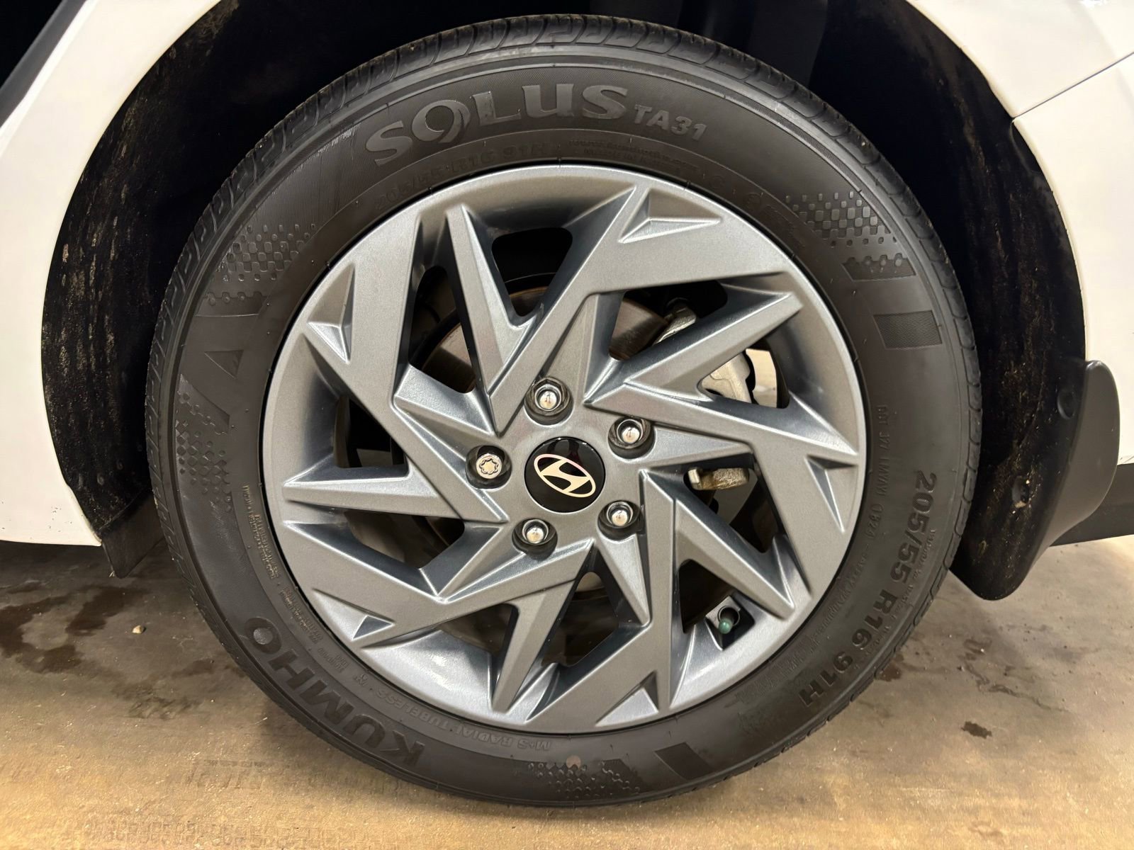 Used 2024 Hyundai Elantra SEL FWD image 9
