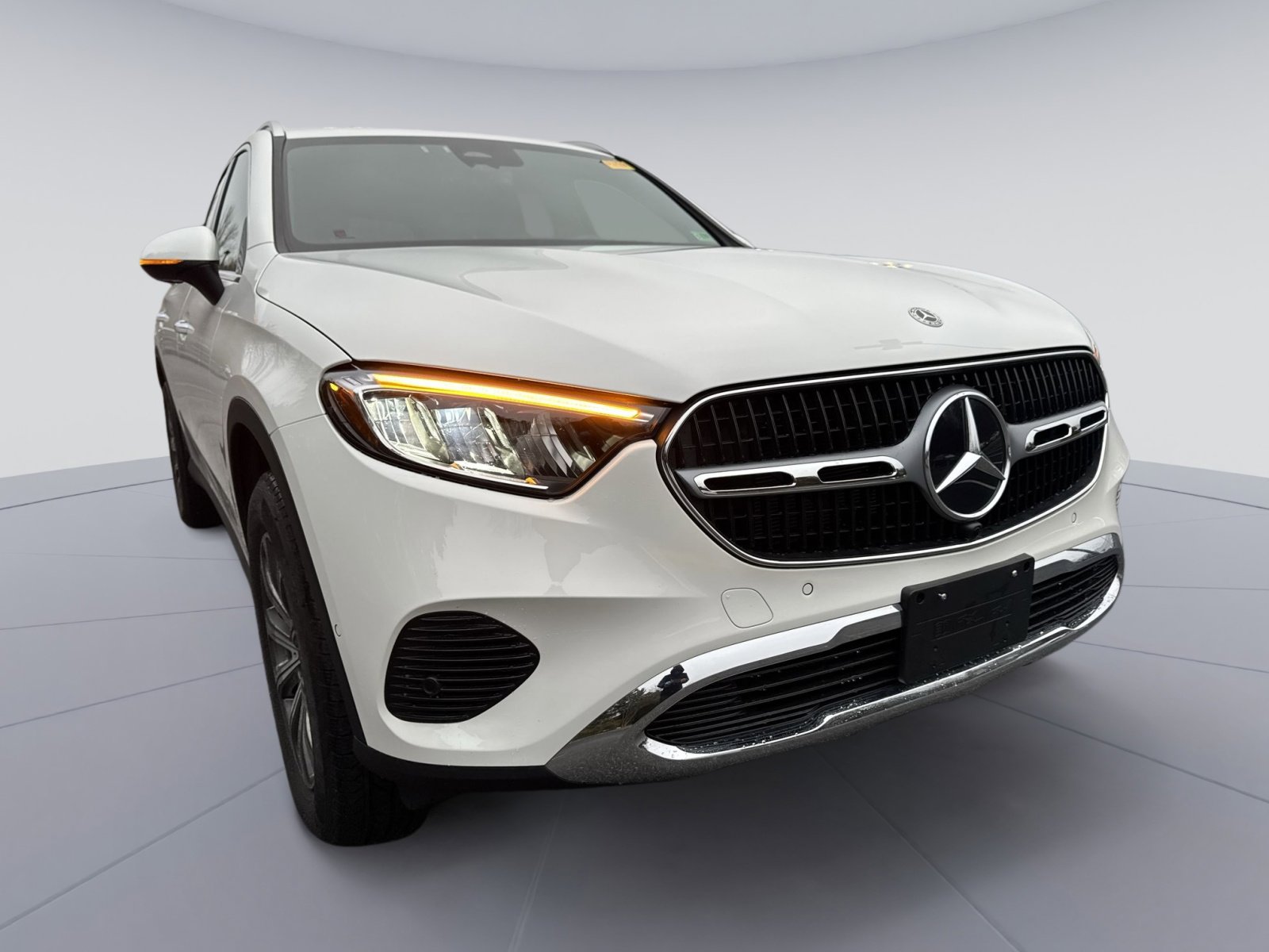 Used 2024 Mercedes-Benz GLC 300 4MATIC image 3
