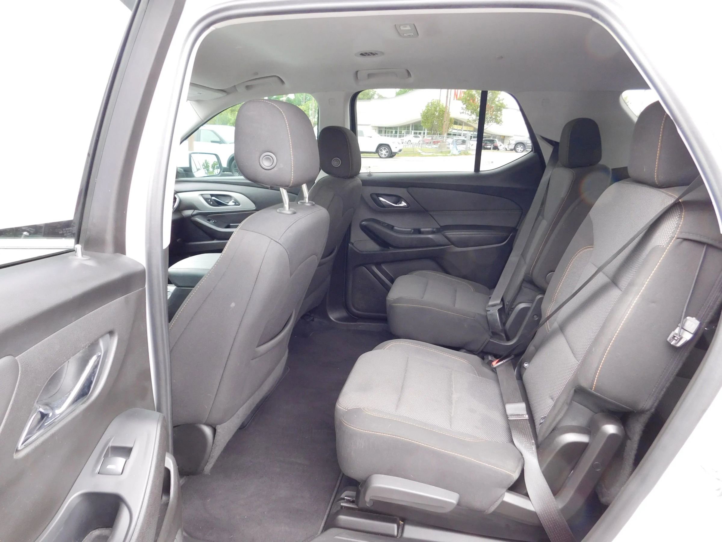Used 2021 Chevrolet Traverse LT FWD image 11