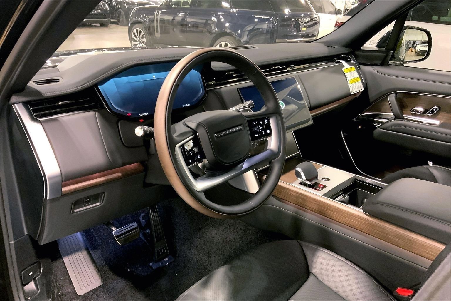New 2026 Land Rover Range Rover SE image 8