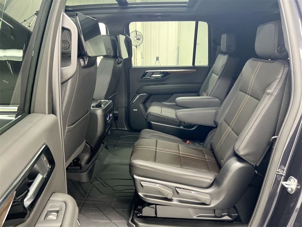 New 2026 Chevrolet Suburban High Country image 24