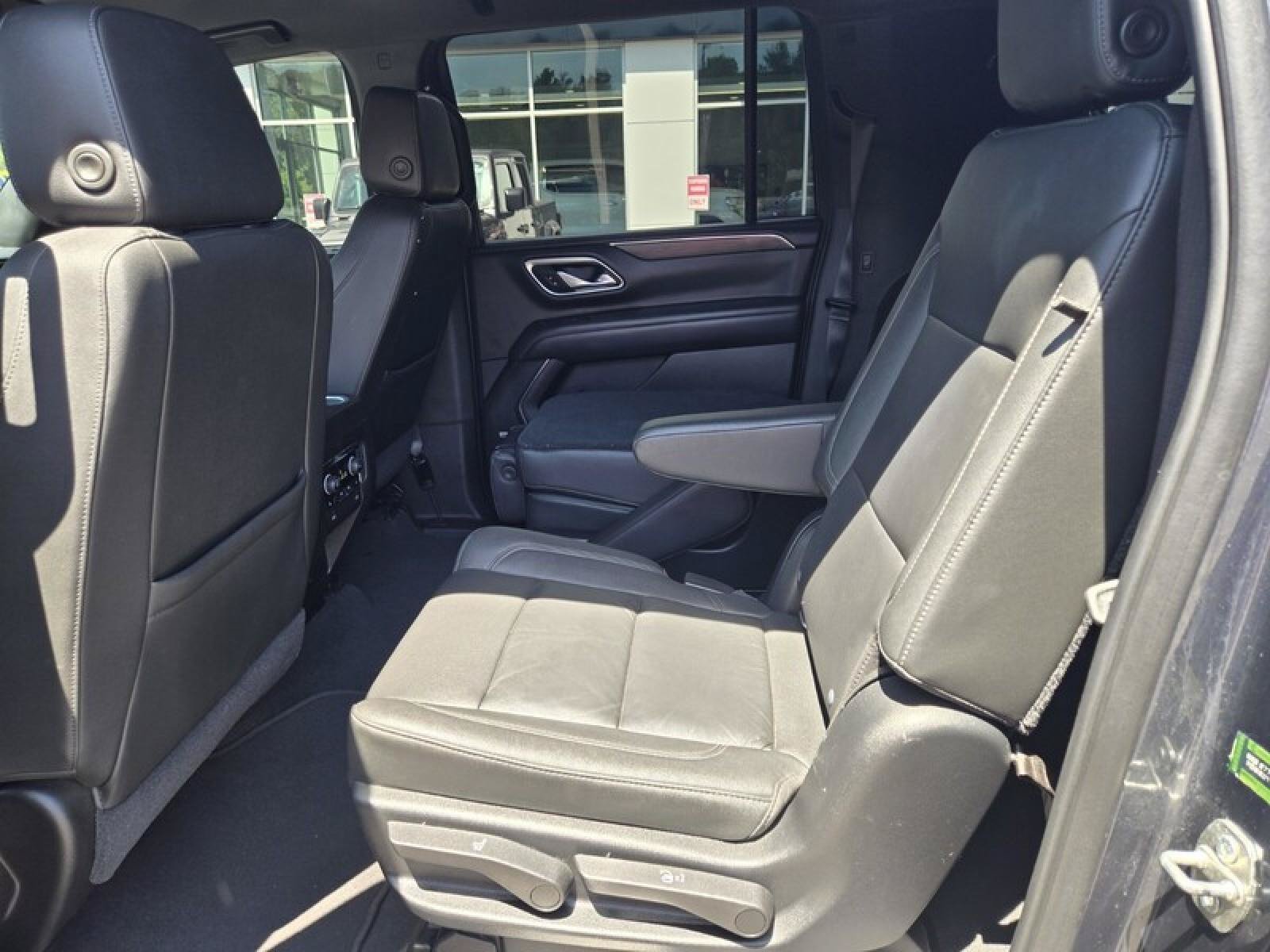 Used 2021 Chevrolet Suburban Z71 w/ Z71 Off-Road Package AWD/4WD image 26