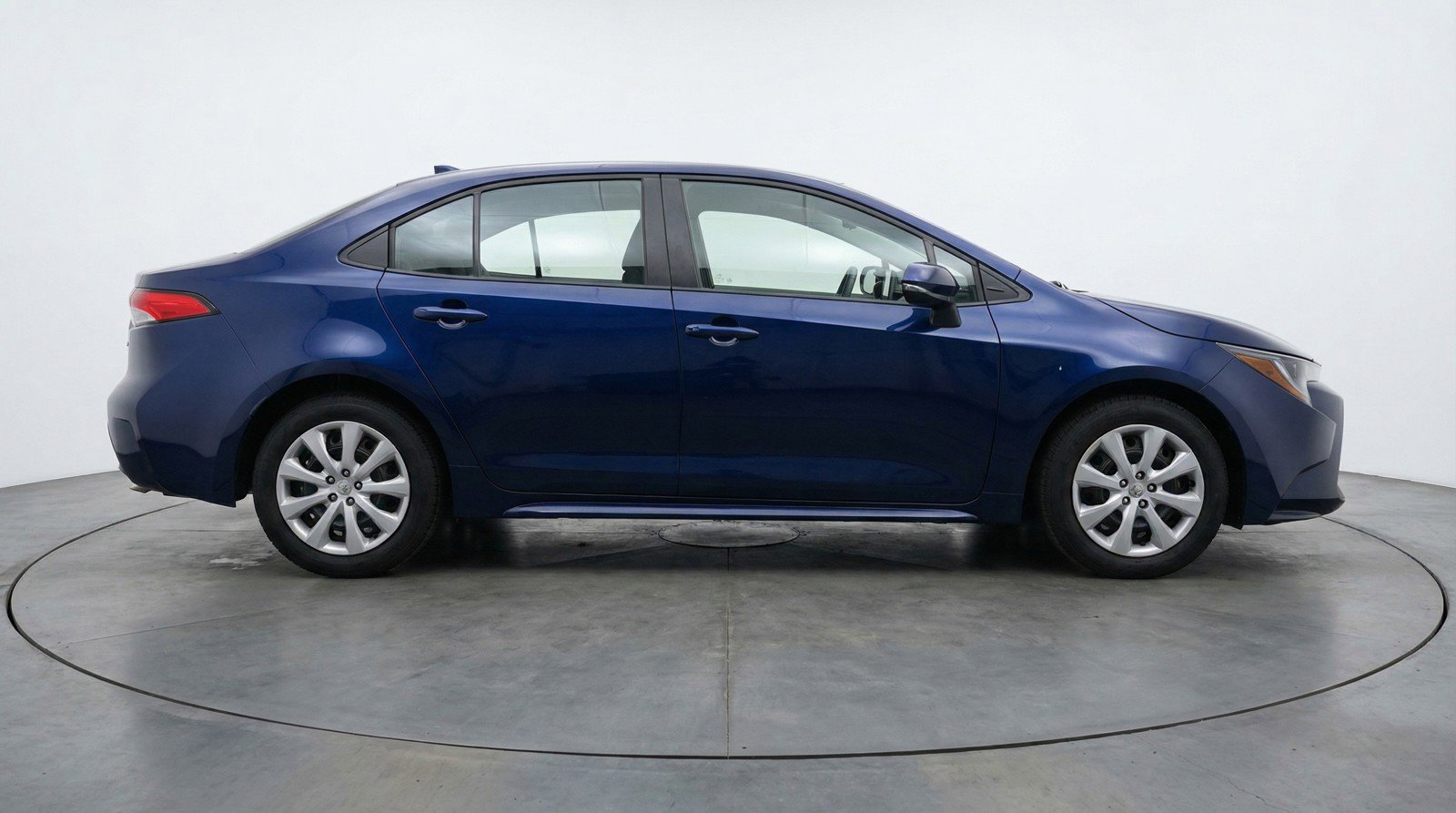 Used 2025 Toyota Corolla LE FWD image 11