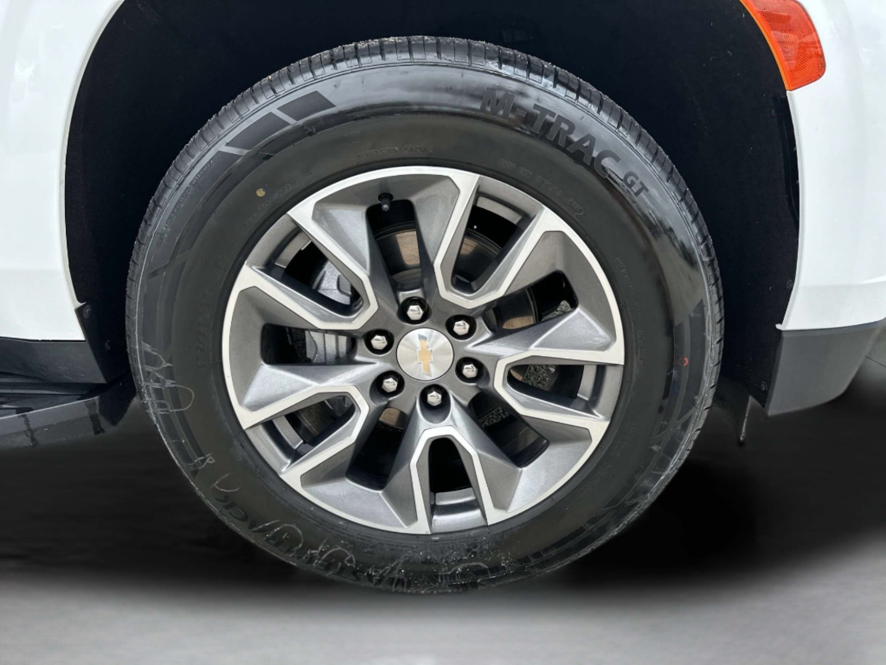 Used 2024 Chevrolet Tahoe LT w/ Luxury Package RWD image 29