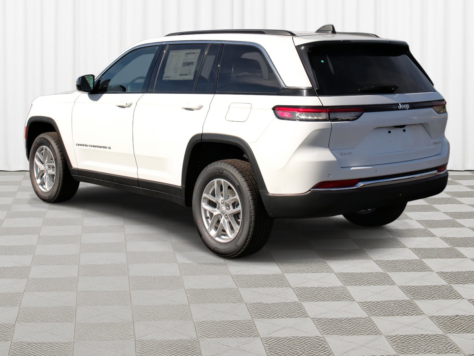 New 2025 Jeep Grand Cherokee Laredo w/ Luxury Tech Group I image 33