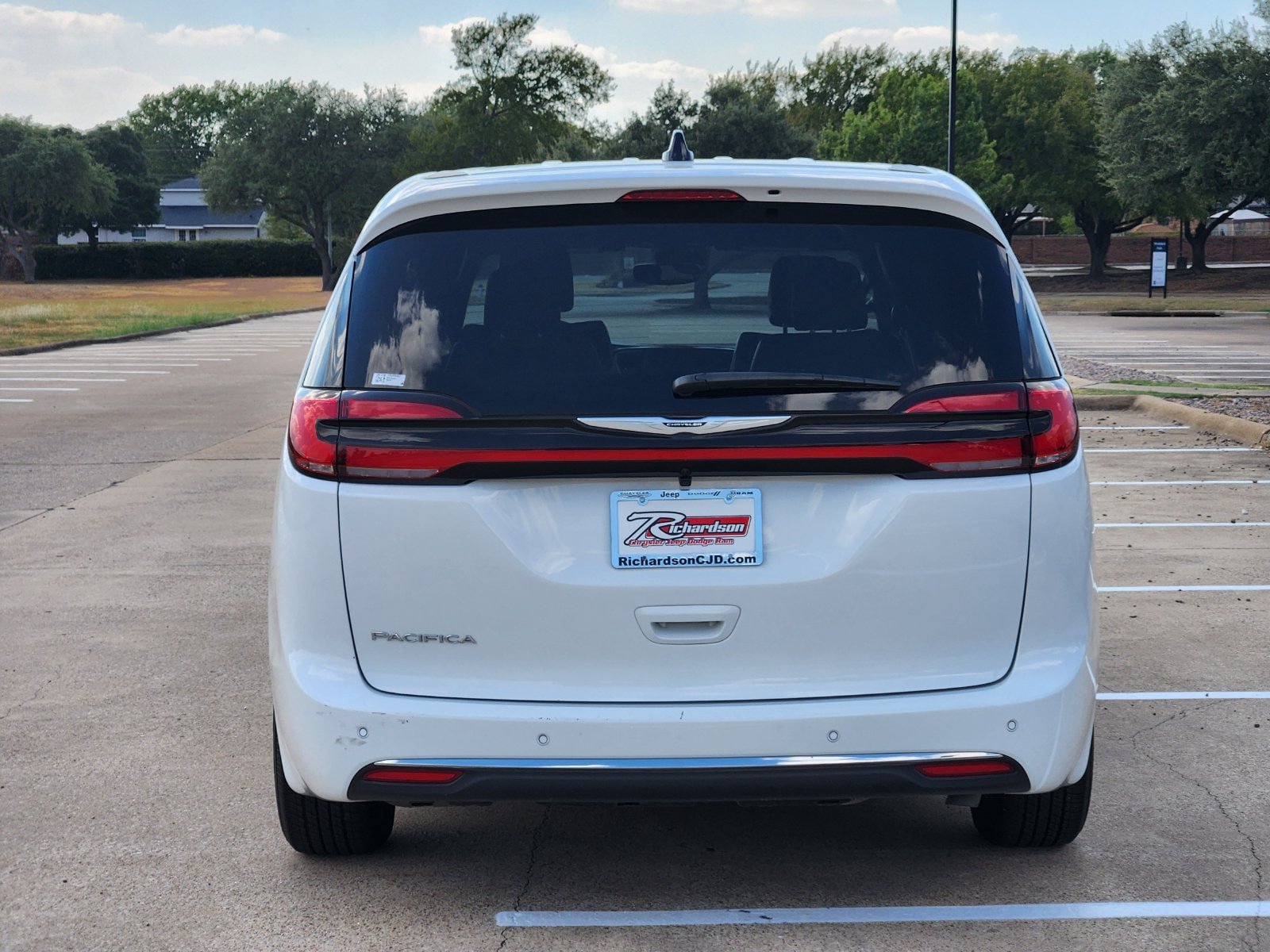 Used 2026 Chrysler Pacifica Select FWD image 5