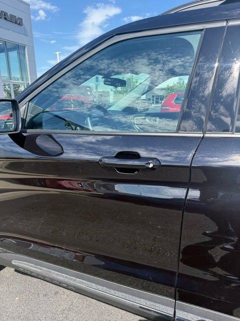 Used 2023 Ford Explorer XLT w/ Equipment Group 202A AWD/4WD image 11