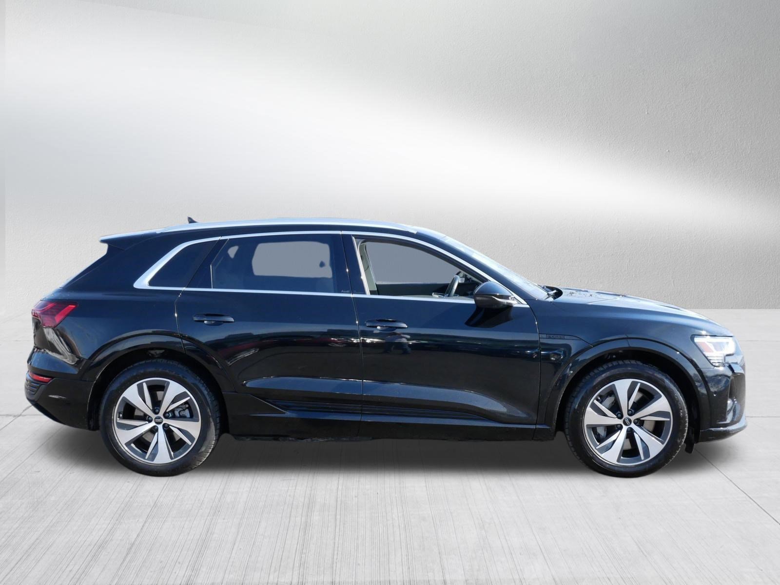 Used 2024 Audi Q8 e-tron Premium Plus image 8