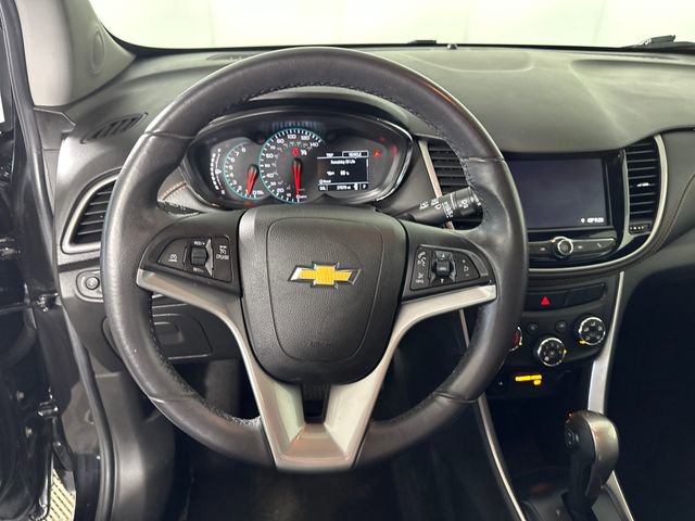 Used 2022 Chevrolet Trax LT w/ LT Convenience Package image 19