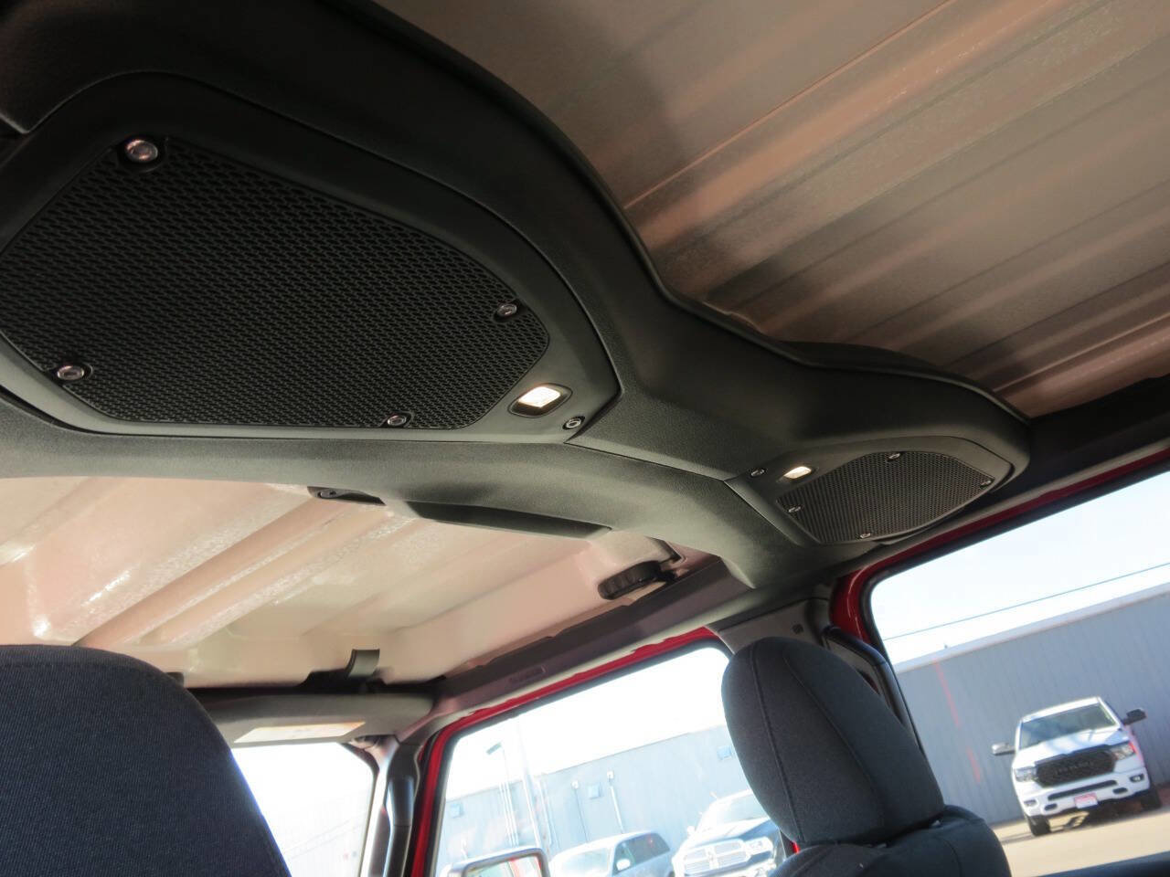 Used 2025 Jeep Wrangler Unlimited Sahara image 16