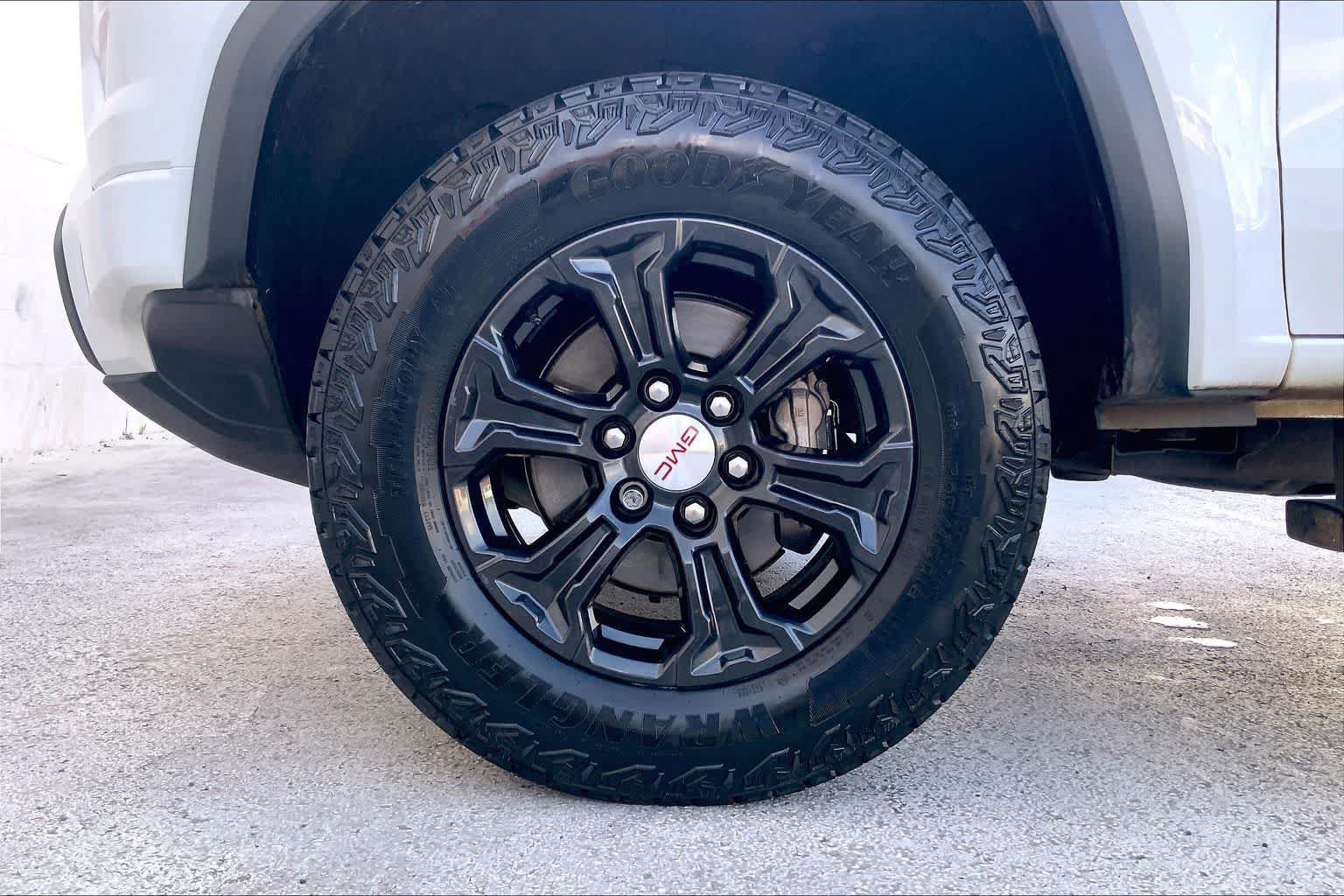 Used 2023 GMC Canyon Elevation w/ Elevation Premium Package AWD/4WD image 8