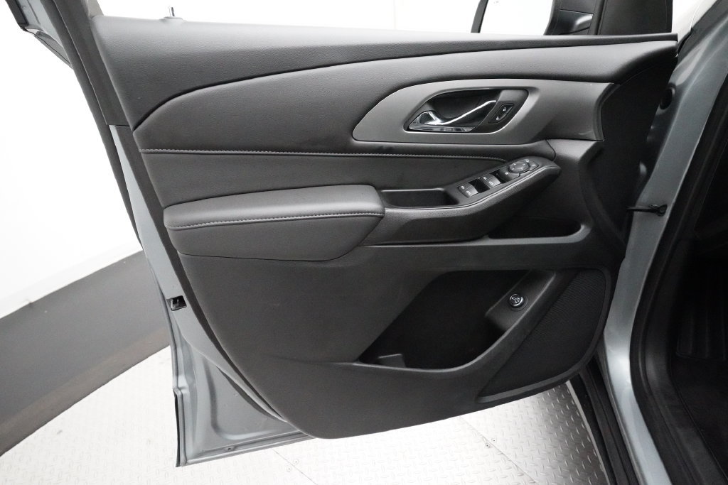 Used 2023 Chevrolet Traverse LT w/ LPO, Floor Liner Package AWD/4WD image 27
