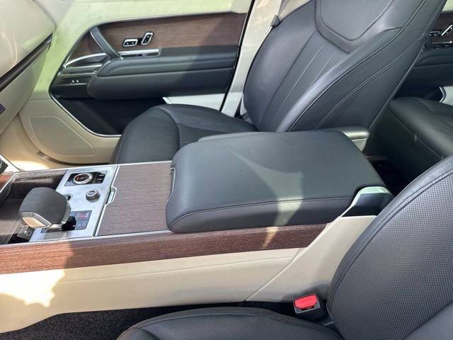 Used 2023 Land Rover Range Rover Long Wheelbase SE image 17