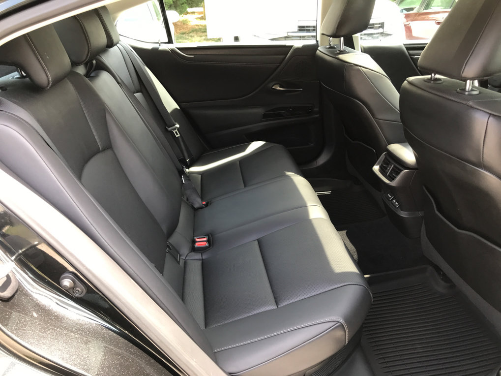 Used 2022 Lexus ES 300h w/ Premium Package FWD image 29