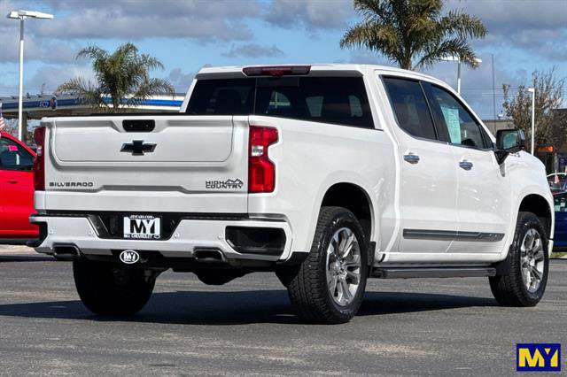 Used 2025 Chevrolet Silverado 1500 High Country w/ Technology Package AWD/4WD image 4