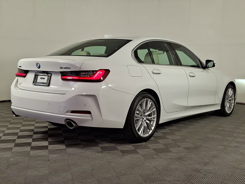 Certified 2024 BMW 330i xDrive Sedan w/ Convenience Package AWD/4WD image 9