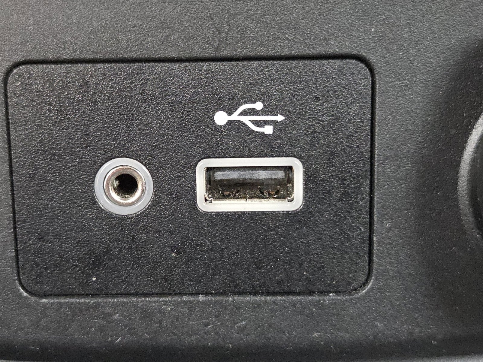 Used 2019 Nissan Rogue S image 6