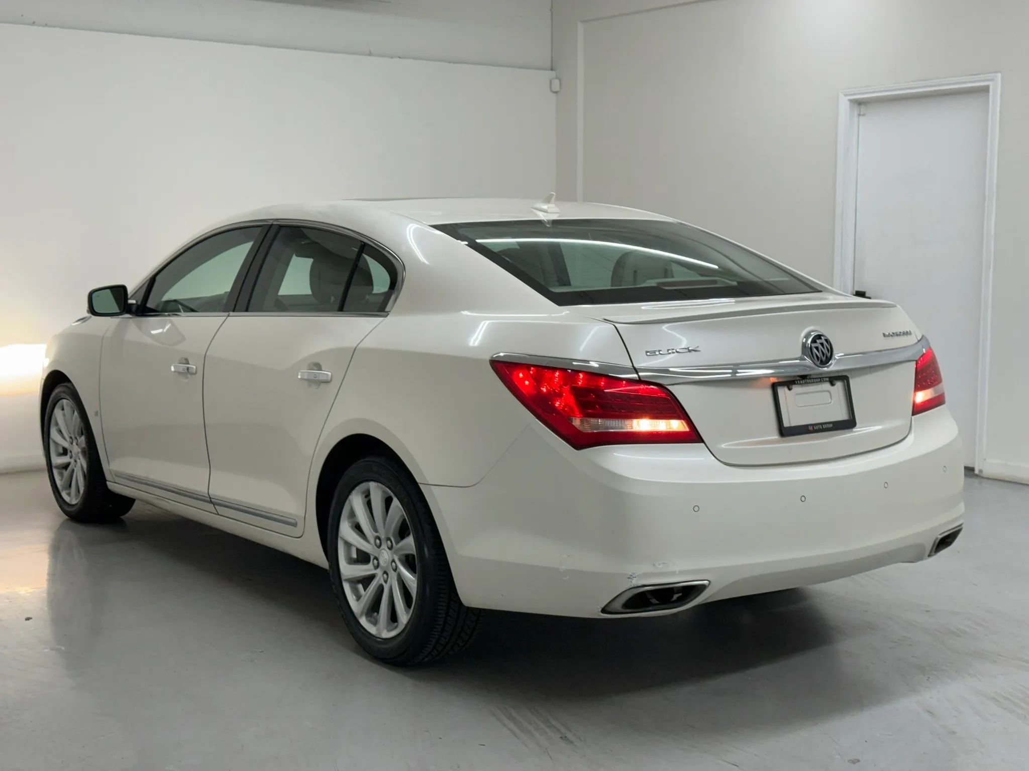 Used 2014 Buick LaCrosse Leather w/ Driver Confidence Package image 3