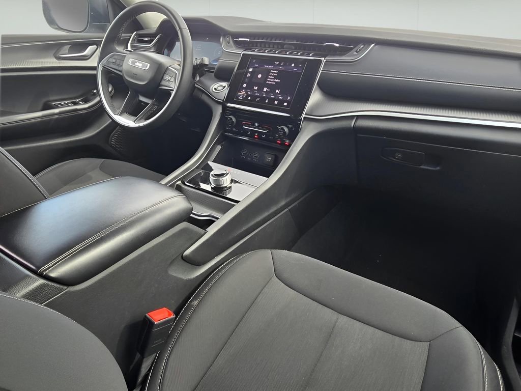 Used 2024 Jeep Grand Cherokee Laredo image 17