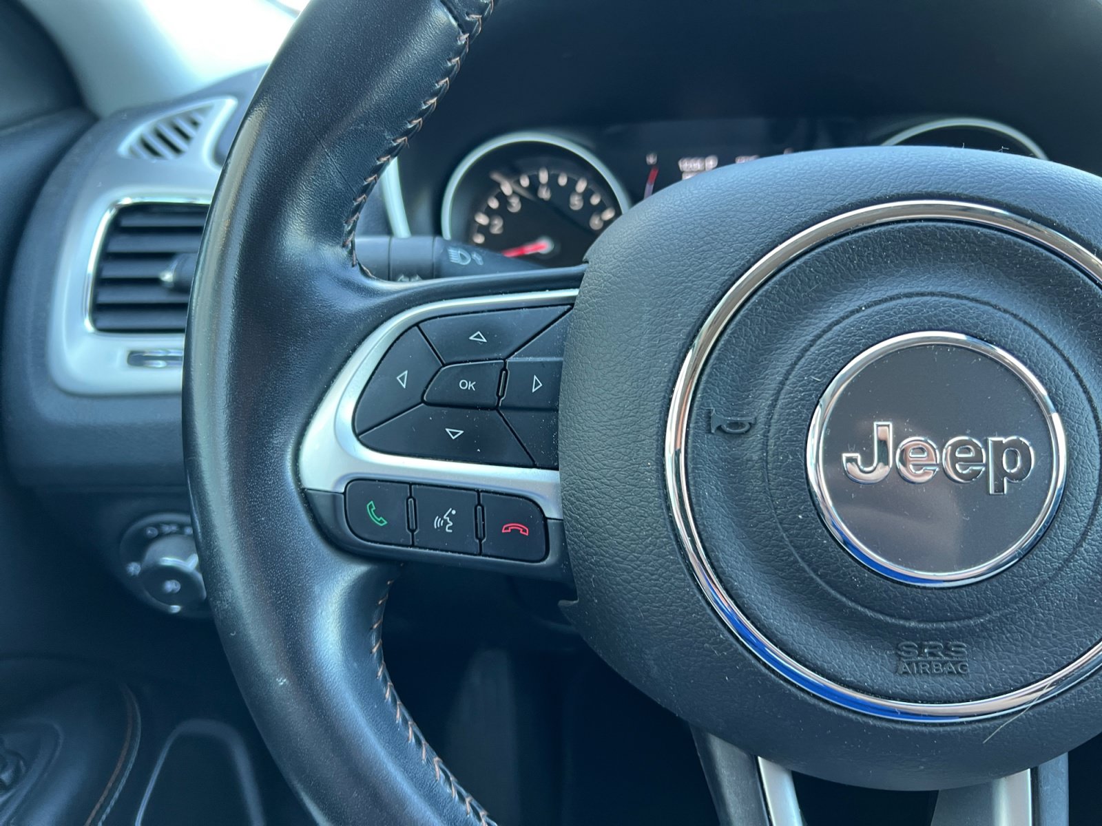 Used 2020 Jeep Compass Latitude FWD image 28