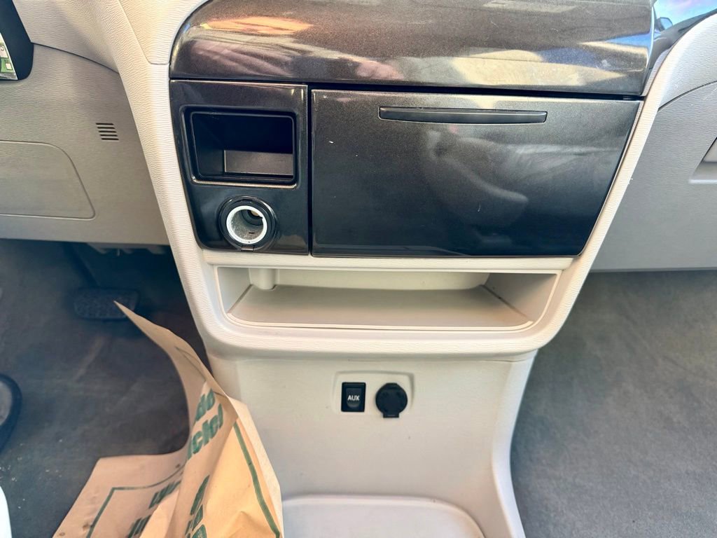 Used 2014 Toyota Sienna L image 32