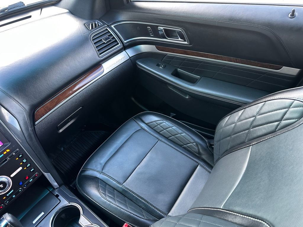 Used 2017 Ford Explorer Platinum image 25