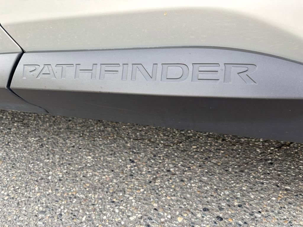 Used 2025 Nissan Pathfinder SV AWD/4WD image 13