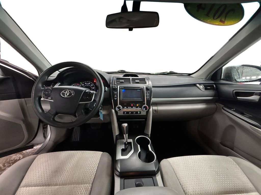 Used 2014 Toyota Camry LE image 16