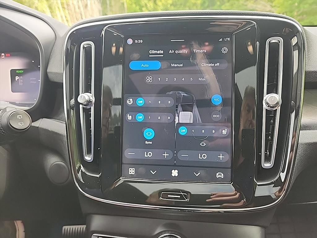 Certified 2023 Volvo XC40 Recharge Ultimate w/ Protection Package Premier AWD/4WD image 20